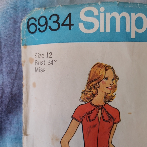 Vintage 1975 Simplicity 6934 Pattern Dress - Picture 4 of 8